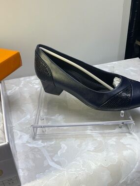 Black Low Block Heel Women's Pump